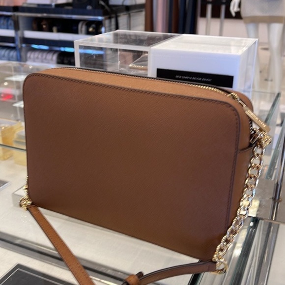 MICHAEL KORS
Jet Set Large Saffiano Leather Crossbody Bag Luggage color NWT - Picture 7 of 16